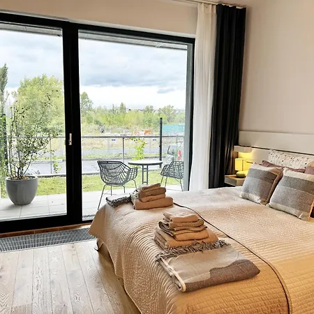 New Studio, King Bed, Free Parking, Terrace Apartmán