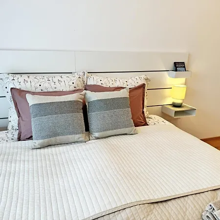 New Studio, King Bed, Free Parking, Terrace Apartmán *