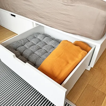 New Studio, King Bed, Free Parking, Terrace *