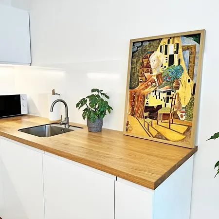 Apartmán New Studio, King Bed, Free Parking, Terrace *