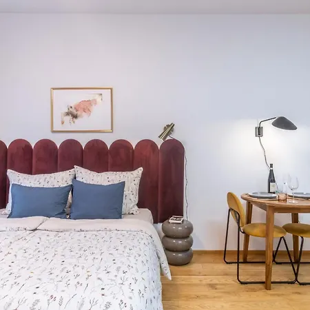 New Studio, King Bed, Free Parking, Terrace Διαμέρισμα