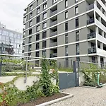 Apartmán New Studio, King Bed, Free Parking, Terrace *