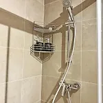 New Studio, King Bed, Free Parking, Terrace Apartmán *
