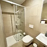 Apartmán New Studio, King Bed, Free Parking, Terrace *