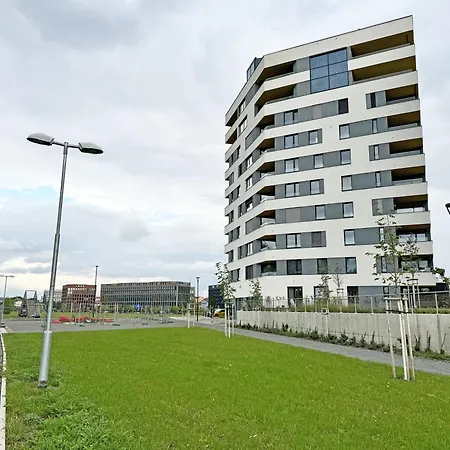 New Studio, King Bed, Free Parking, Terrace Prag