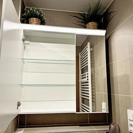 New Studio, King Bed, Free Parking, Terrace Apartamento Praga