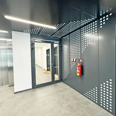 New Studio, King Bed, Free Parking, Terrace * Praga