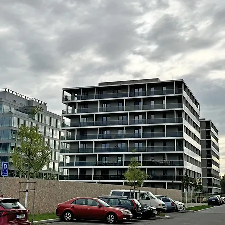 New Studio, King Bed, Free Parking, Terrace * Praga
