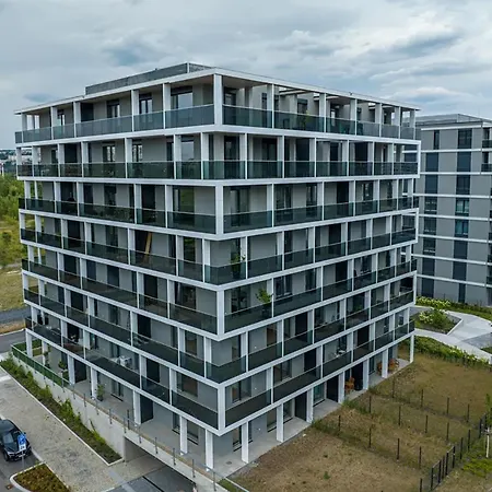 New Studio, King Bed, Free Parking, Terrace * Prague