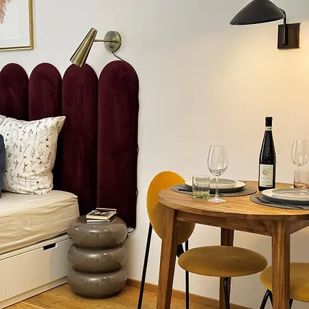 New Studio, King Bed, Free Parking, Terrace Апартаменты *