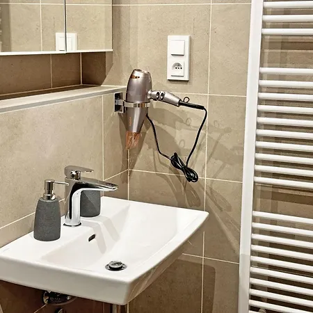 New Studio, King Bed, Free Parking, Terrace Apartament Praga
