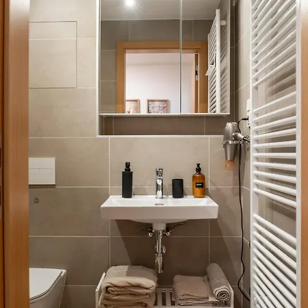 公寓 New Studio, King Bed, Free Parking, Terrace *